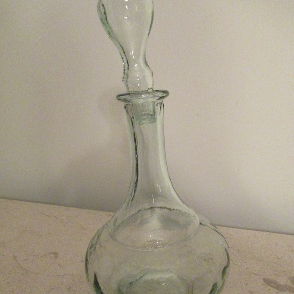 Pale Green Decanter and Stopper - Picture 1 of 8
